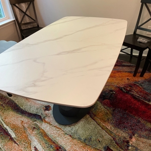 Table De Salle à Manger Blanche De Luxe Avec Pierre Ittée Et Base En Acier | Livraison