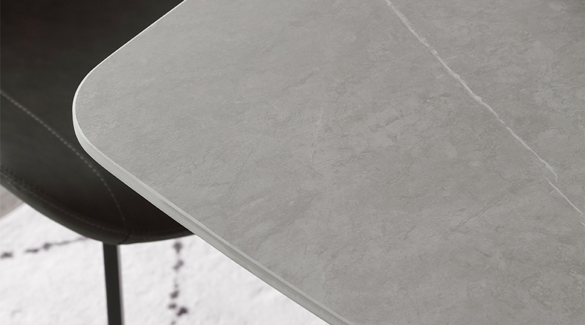 Glatte, abgerundete Tischecken